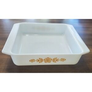 Vintage Pyrex #922 Butterfly Gold Pattern Milk Glass Square Baker 8x8x2 EUC